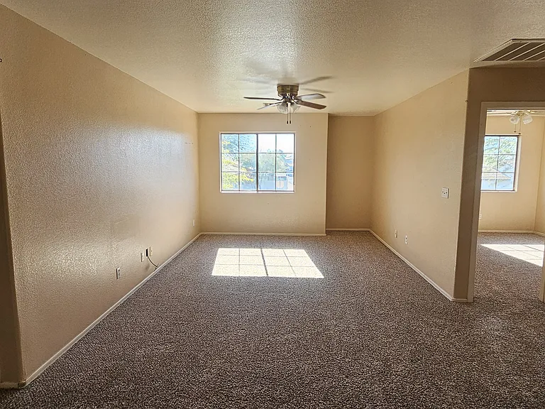 1422 E Avenida Isabela — Photo 4