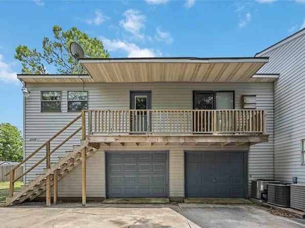 2119 N Austin Ave #C, Pearland, TX 77581