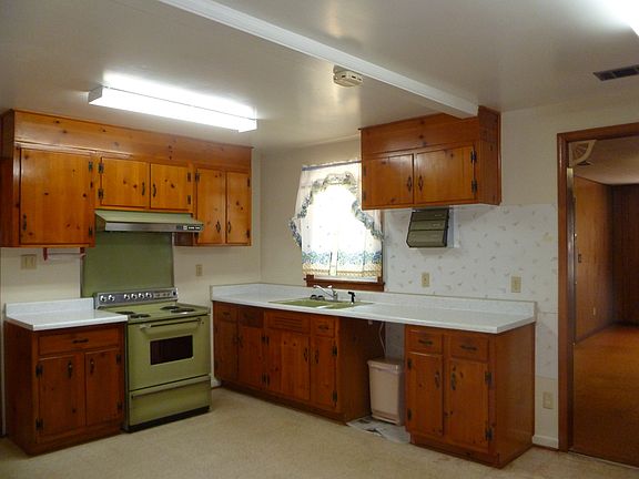 2nd image of 220 Chatham Villa Dr