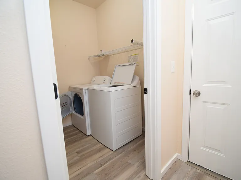 18528 SW McClarey Dr — Photo 10