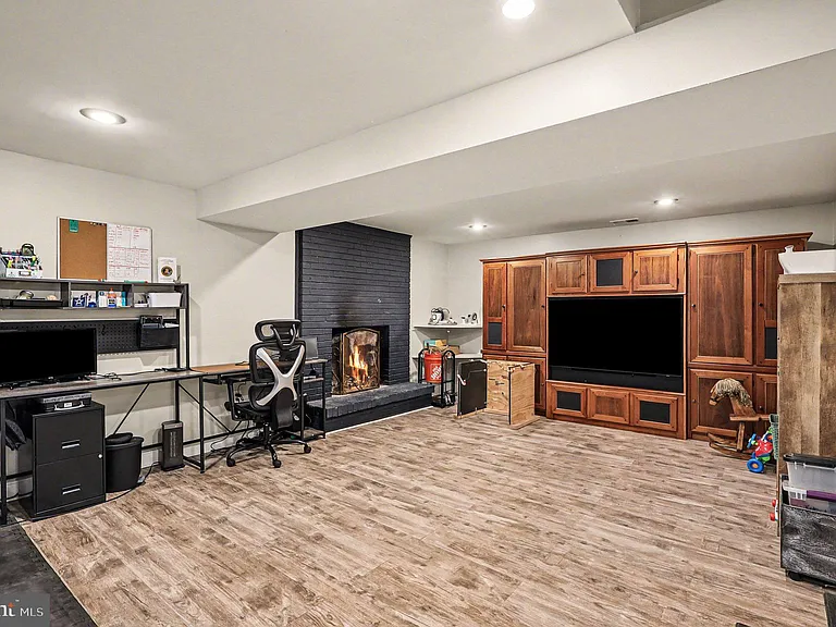 7409 Lake Dr — Photo 18