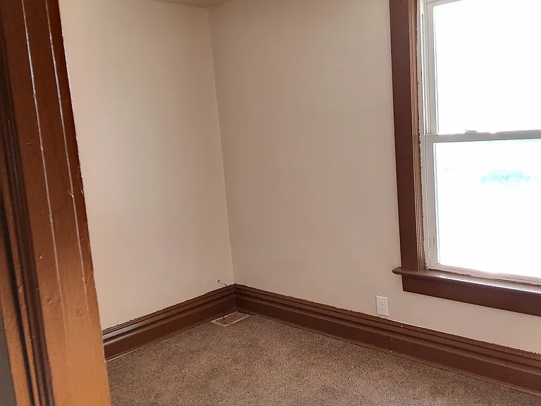 403 E Wallace Ave — Photo 4