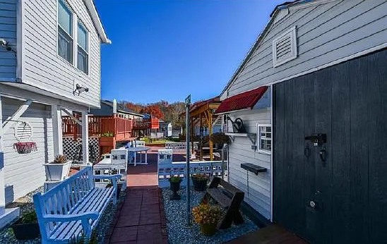 5 bed, 1708 sqft, $3,410 — Photo 3