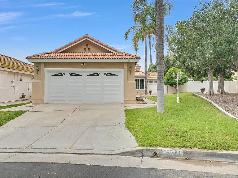 5741 El Palomino Dr — Photo 2