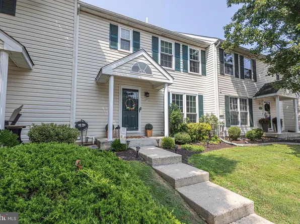 57 Village Dr, Schwenksville, PA 19473