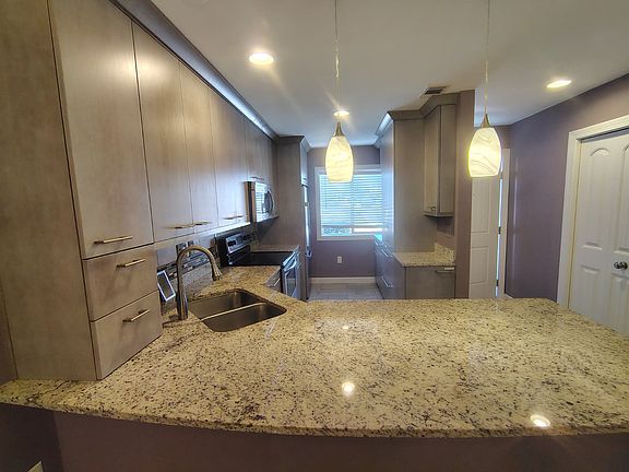 4th image of 453 Prestwick Pl #1