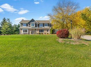385 N Prairie Dr, Oconomowoc, WI 53066