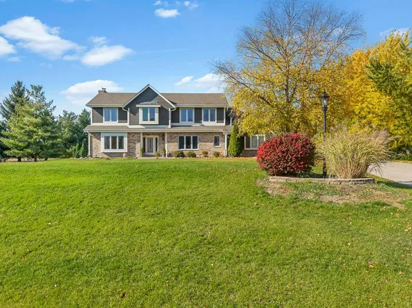 385 North Prairie DRIVE, Oconomowoc, WI 53066