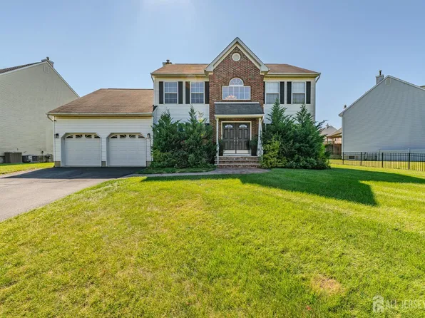 74 Carriage Dr, Piscataway, NJ 08854