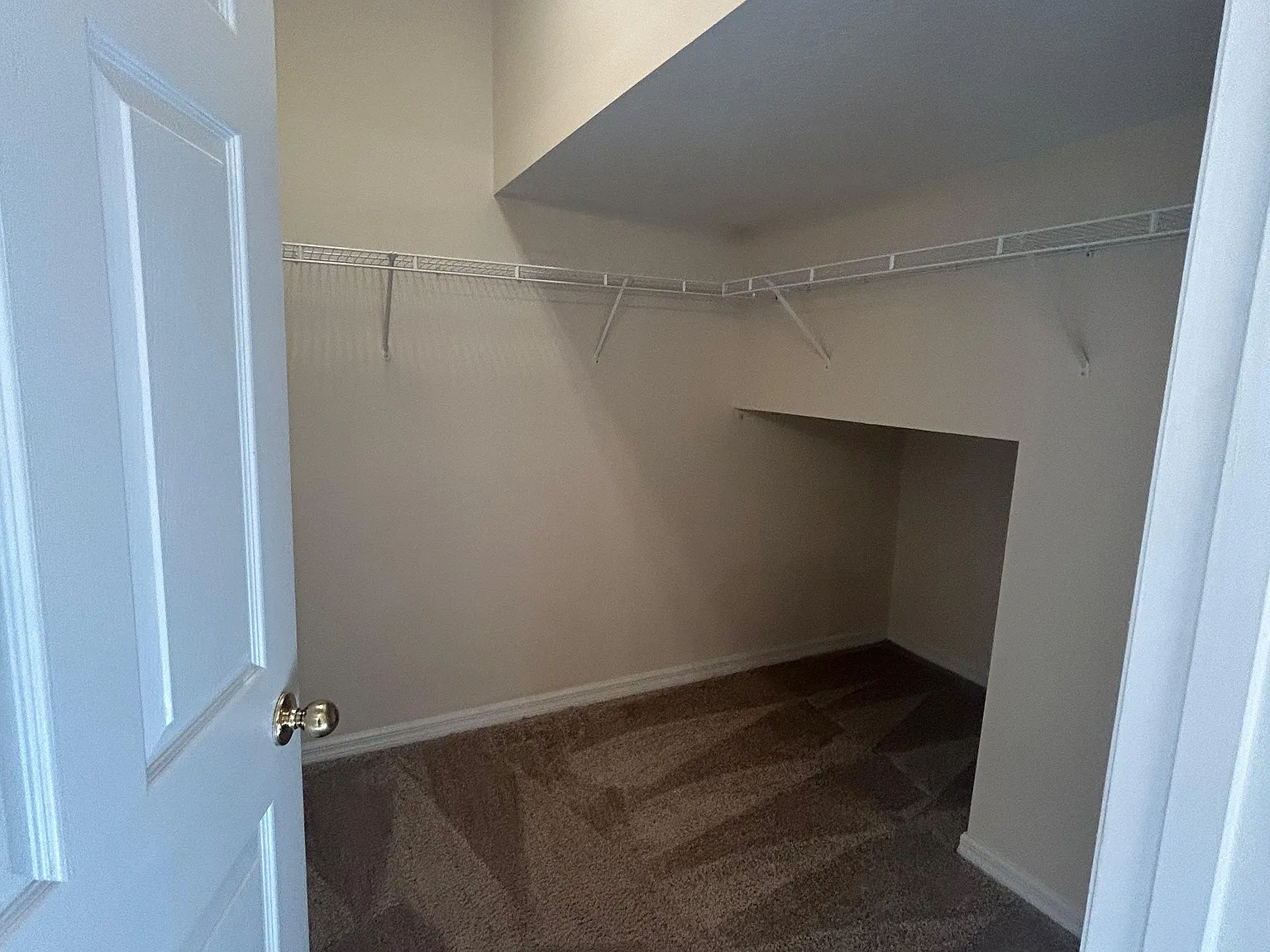 3 bed, 2.5 bath, 1721 sqft, $2,200 — Photo 4