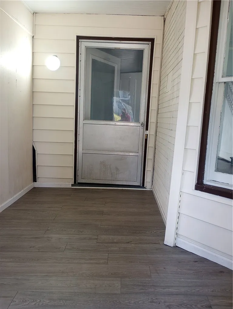 3 bed, 1.0 bath, 3348 sqft, $1,500 — Photo 2