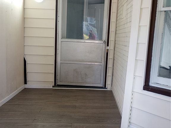2nd image of 410 Linden Pl