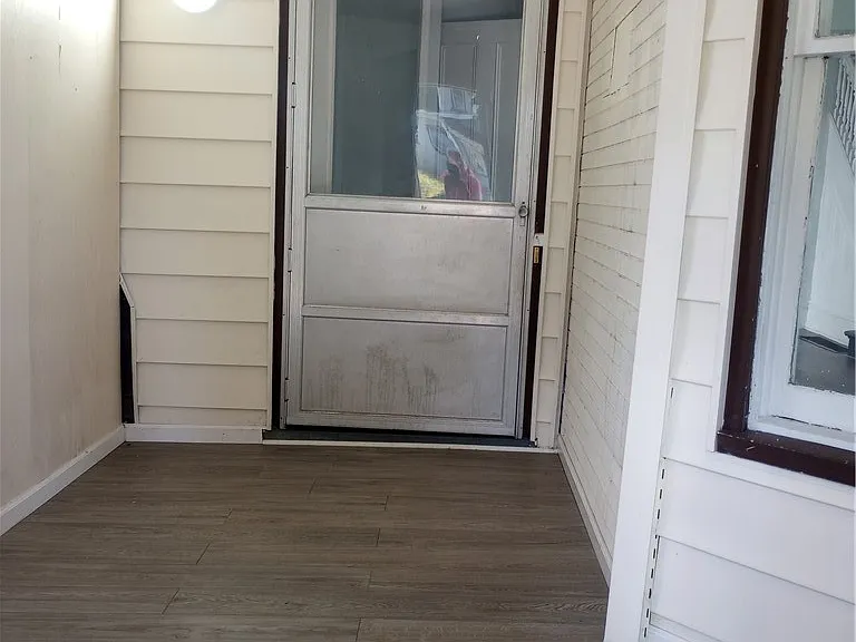 410 Linden Pl — Photo 3