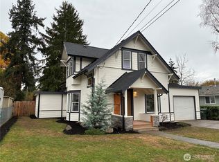 602 8th St NW, Puyallup, WA