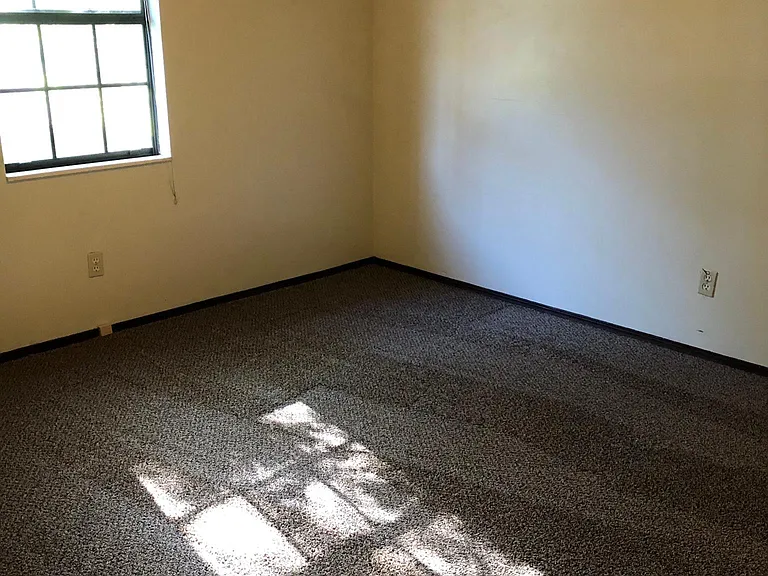 4424 S Robberson Ave — Photo 17