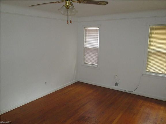 5th image of 3677 W 116th St