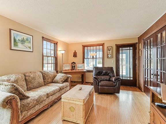 5th image of 230 Rose St