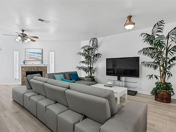 3rd image of 208 Seawall Blvd E