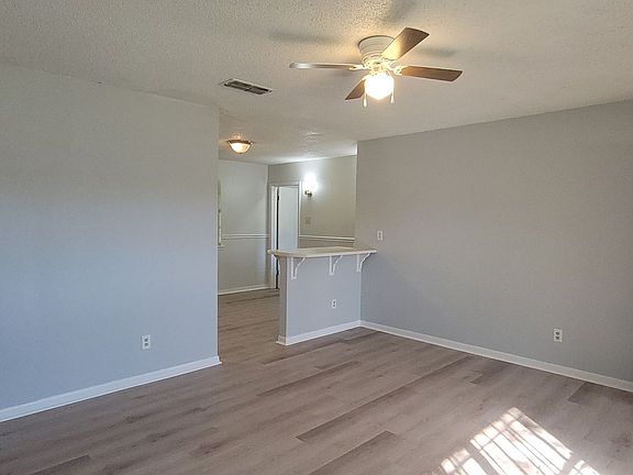 4th image of 3213 Red Bud Ln