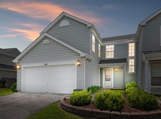 689 Legends Dr #689, Carol Stream, IL 60188