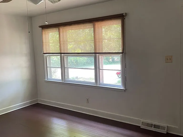 811 W Elm St — Photo 38