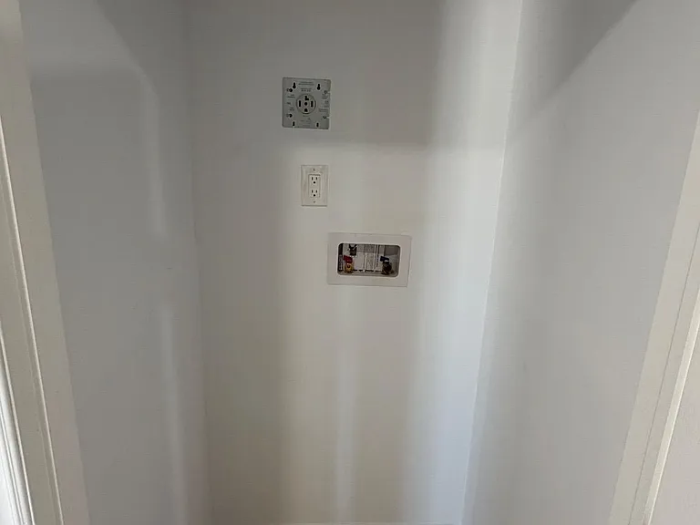 2 Queen St S #6 — Photo 9
