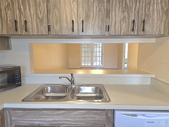 5th image of 2912 WAINWRIGHT COURT