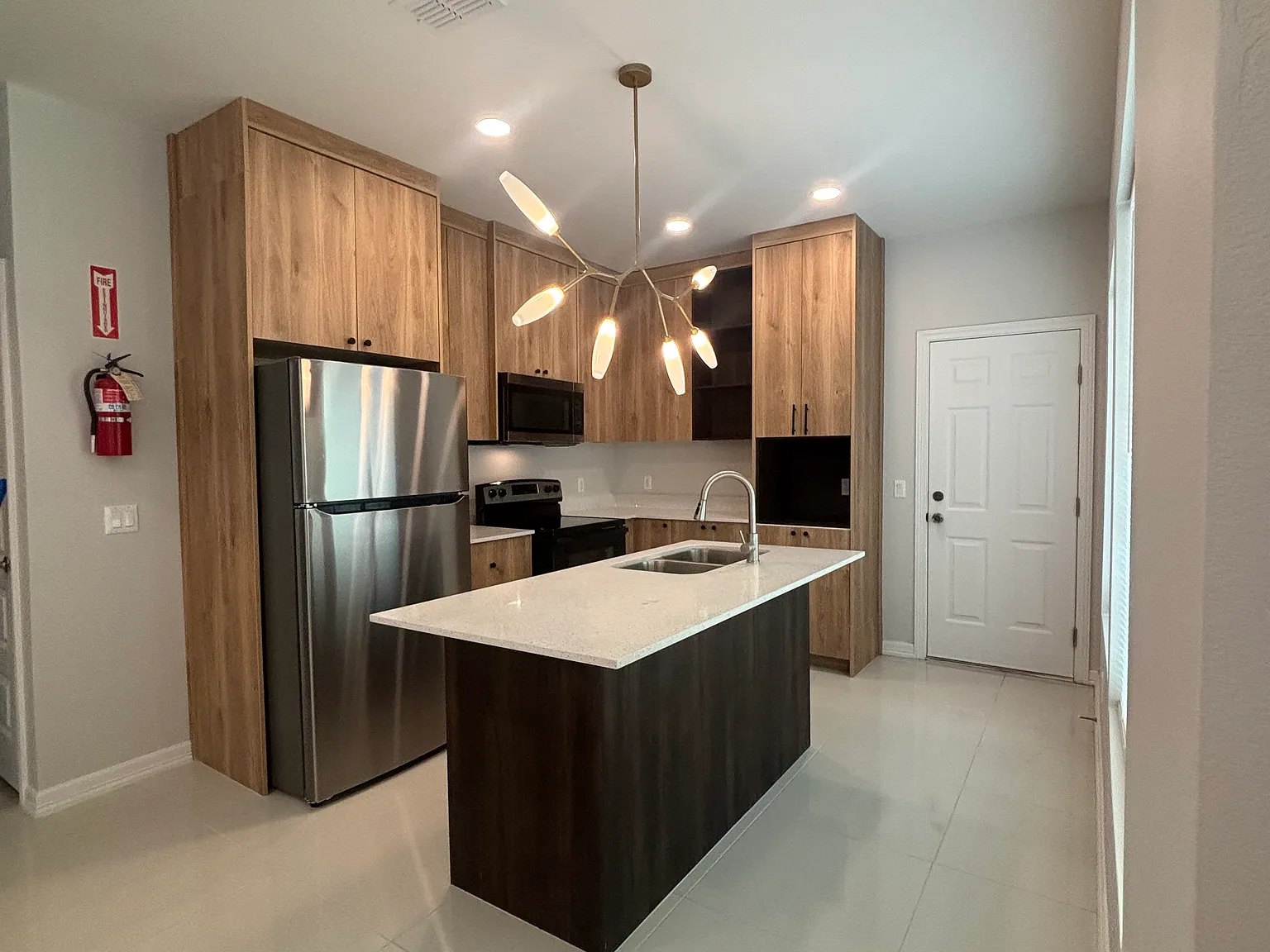 3 bed, 980 sqft, $1,200 — Photo 3