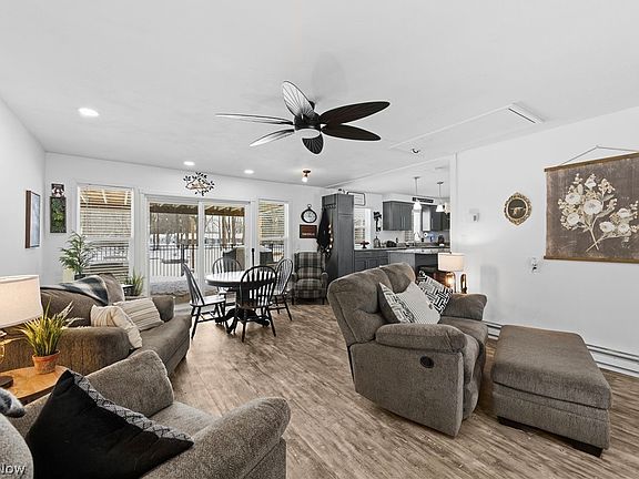 3rd image of 8791 Edgehill Rd