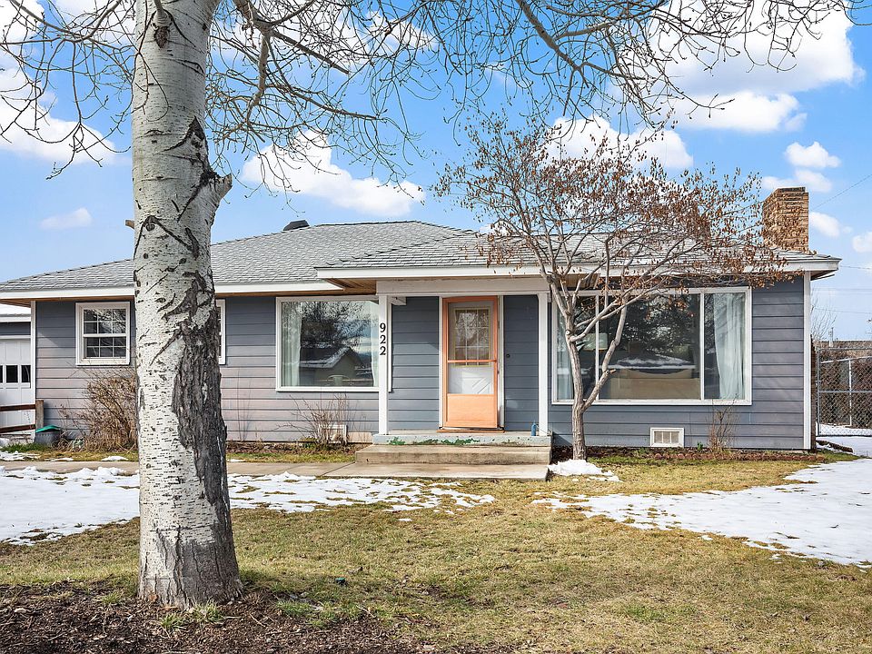 1st image of 922 NE Crest Dr