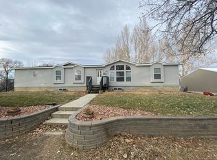 31 W 3rd St S, Cowley, WY 82420