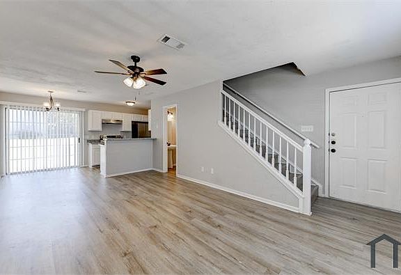 3rd image of 5906 Greengate Dr