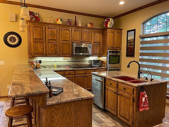 3rd image of 6905 Canterbury Pl