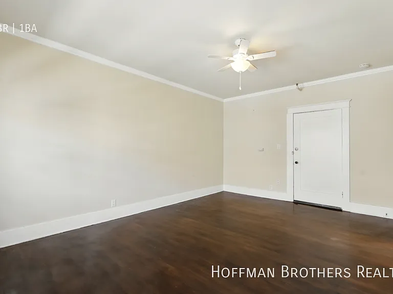 323 W 4th St #203 — Photo 6