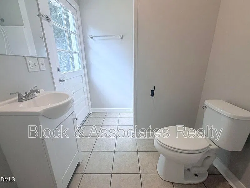 3 bed, 2.0 bath, 1003 sqft, $1,700 — Photo 2