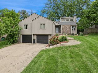 1611 NW 103rd St, Clive, IA 50325