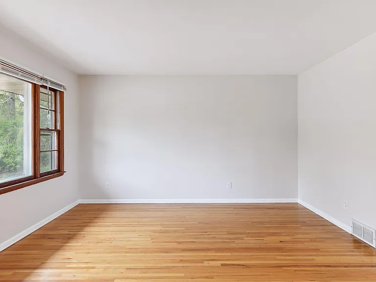 2237 Hampshire Ave S — Photo 4