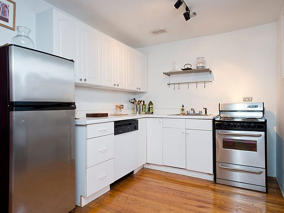 4th image of 165 Christopher St #Lqq