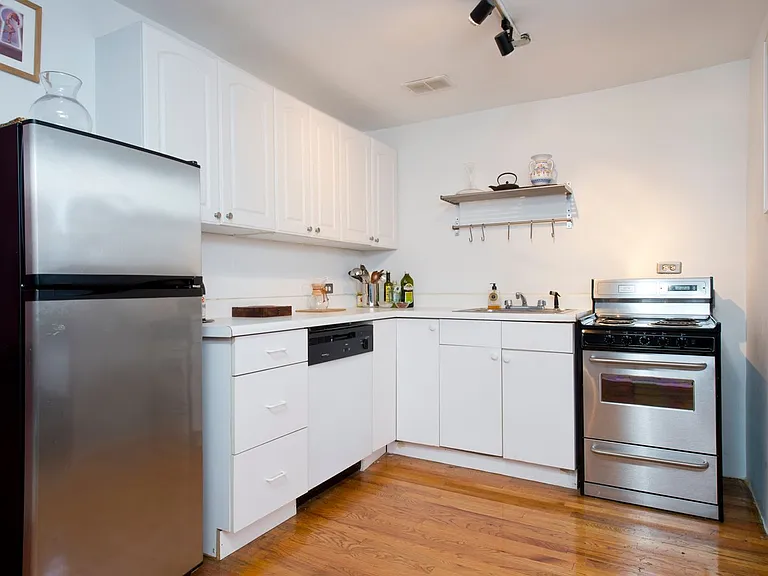 165 Christopher St #LQQ — Photo 4