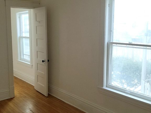 5th image of 2520 Aldrich Ave S APT 3