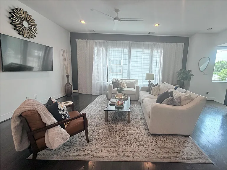 3311 Baer St — Photo 7