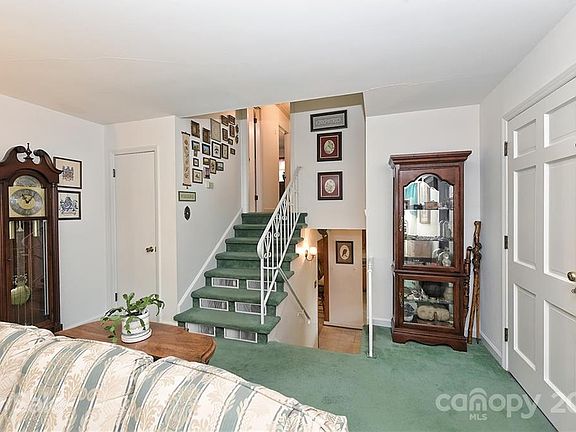 5th image of 4100 Tyndale Ave