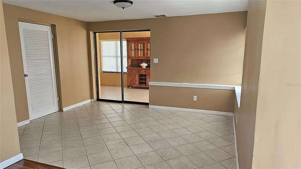 2 bed, 1.0 bath, 916 sqft, $1,350 — Photo 2