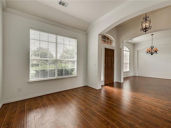 5th image of 8304 Presidio Dr