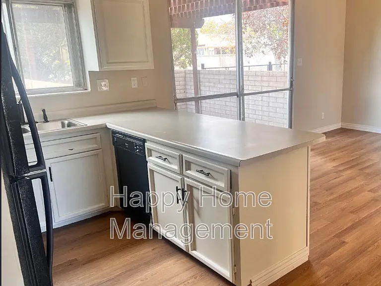 1355 Rio Rancho Dr SE #B — Photo 3