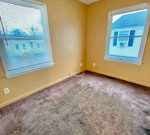 4th image of 138 Waverly Ave #1