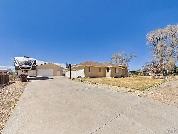 3rd image of 1079 Lynn Dr