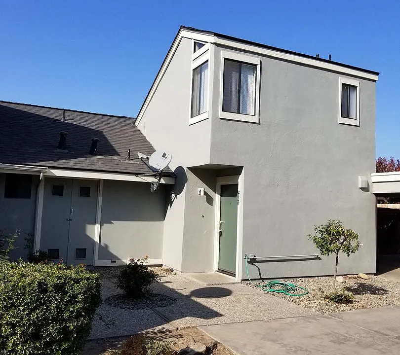2836 W Mission Ct