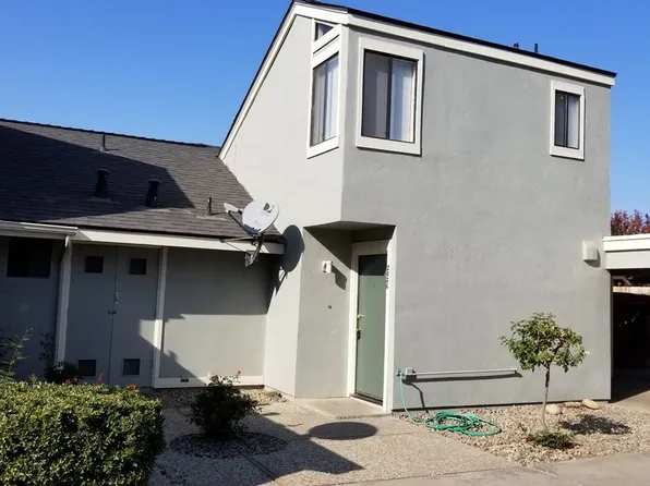 2836 W Mission Ct, Visalia, CA 93277