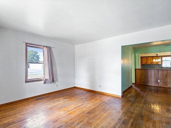 4th image of 104 E Kentucky St